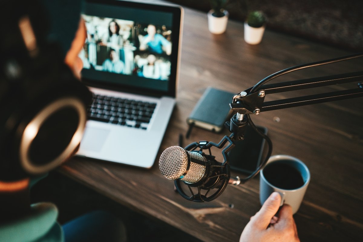 Read more about the article Best Free AI Voice Generators for Content Creators in 2025