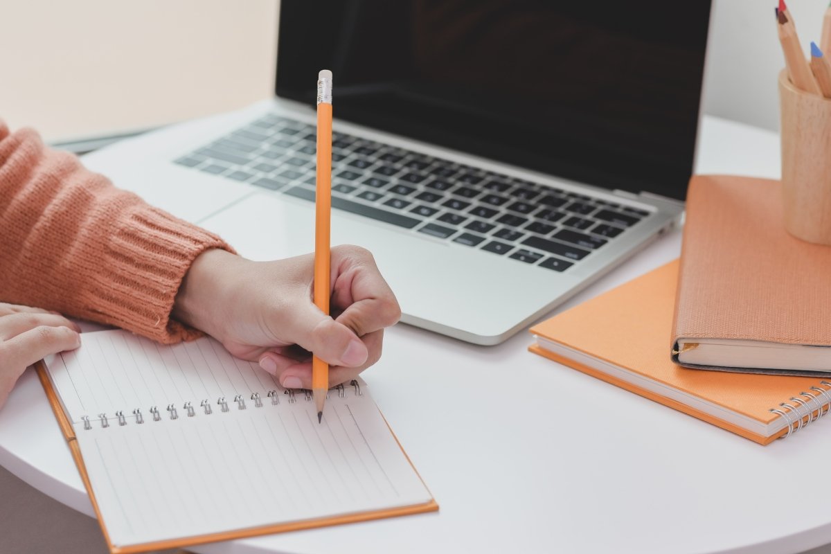 You are currently viewing Jasper vs Write sonic| Which AI Writing Tool Is Better for You? in 2025