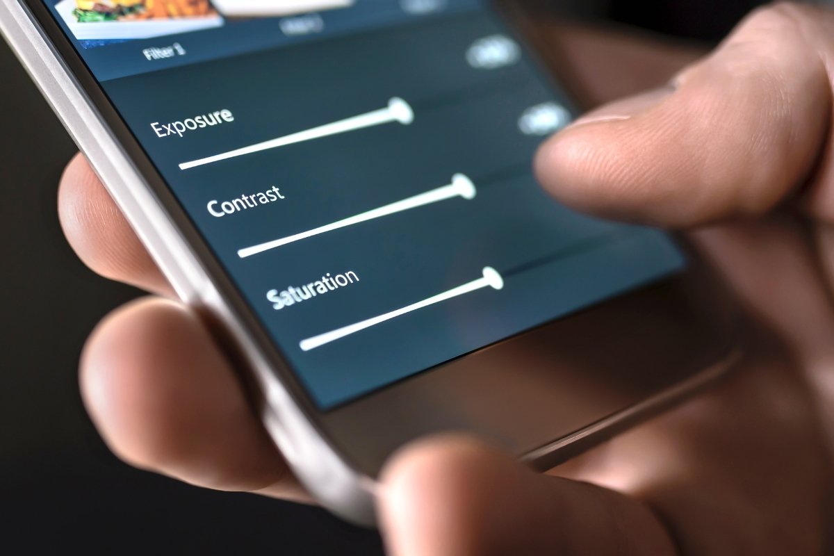 Read more about the article 6 Best AI Video Editing Apps in 2025 That Will Save You Hours (No Learning Curve Needed)